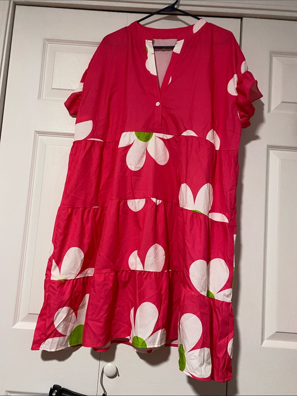 SHEIN Hot Pink Floral Tiered Dress with White & Green Daisy Print
